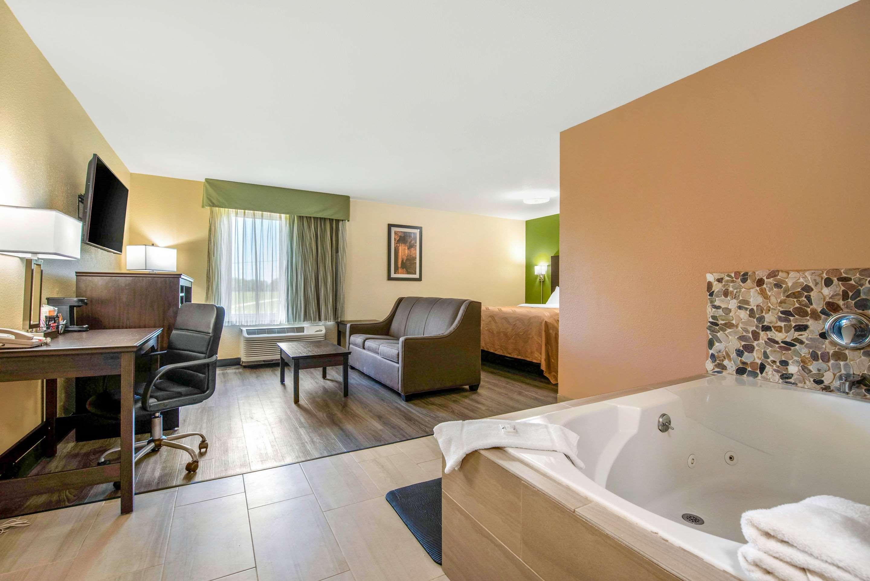 Quality Inn & Suites Brandenburg - Fort Knox Kültér fotó