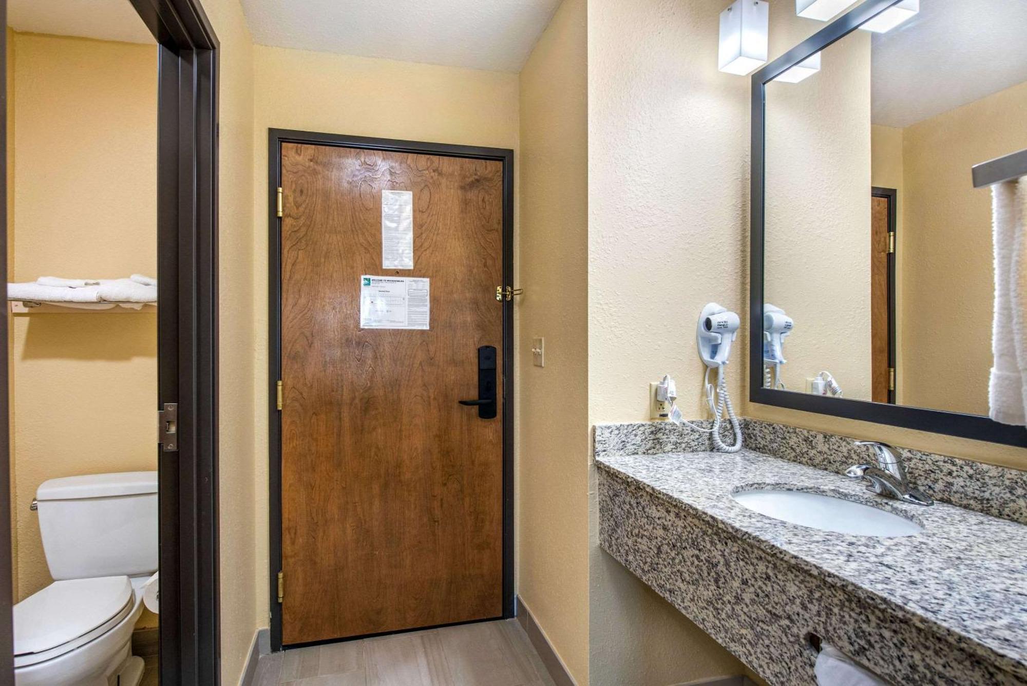 Quality Inn & Suites Brandenburg - Fort Knox Kültér fotó